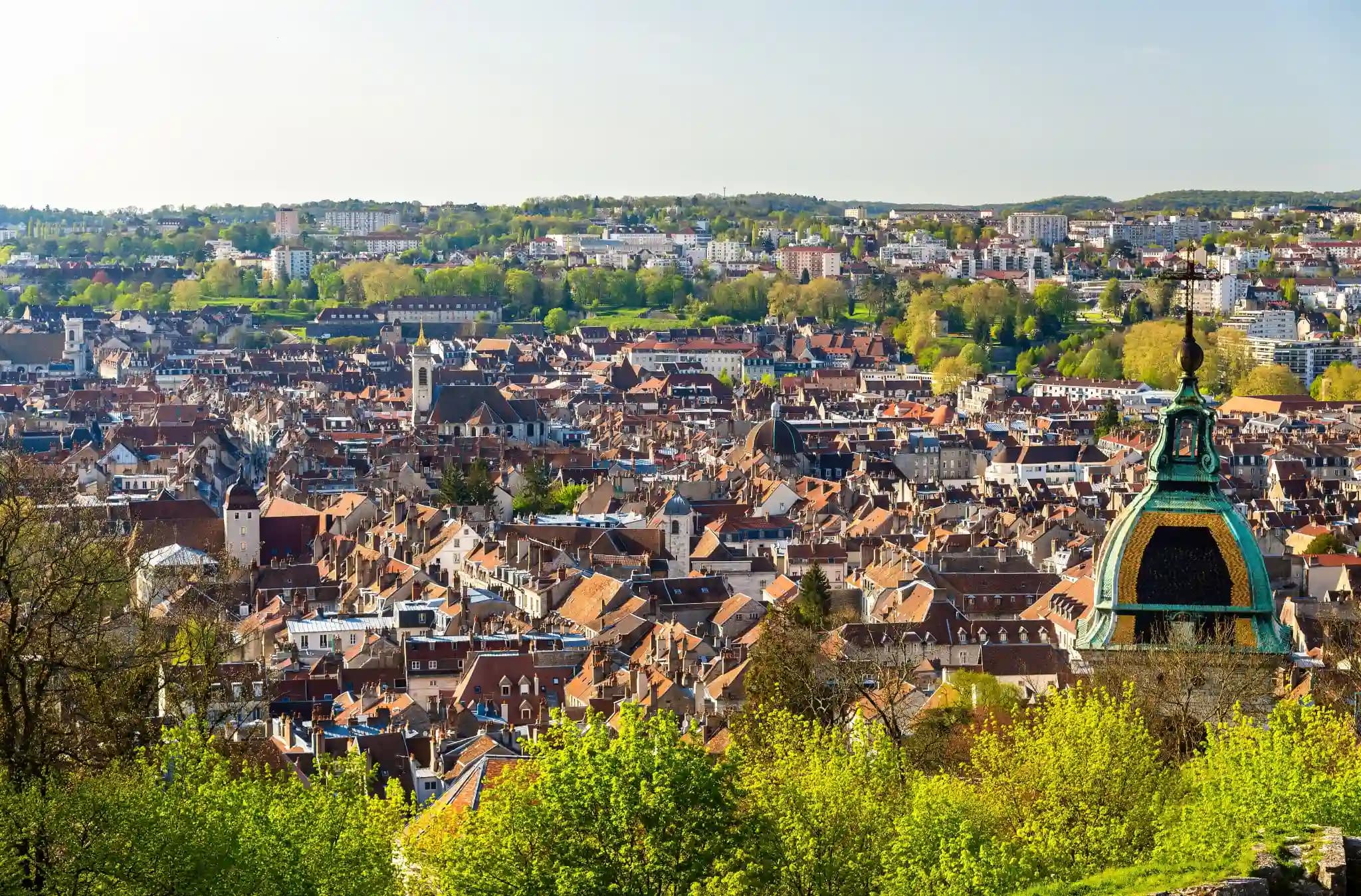 Phố Cổ Besançon: Viên Ngọc Cổ Kính Bên Dòng Sông Doubs