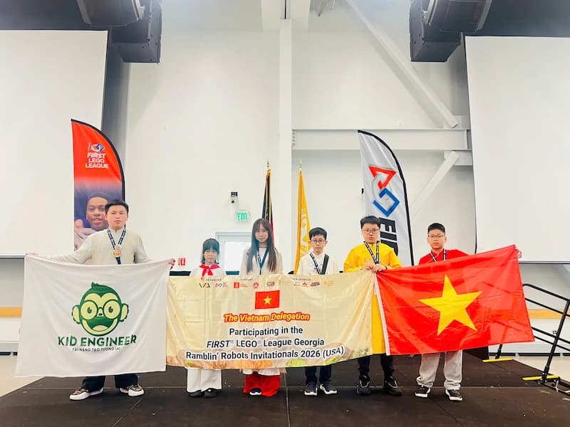QUÝ ĐOÀN GEORGIA RAMBLIN’ ROBOTS INVITATIONALS - 8N7Đ ĐỒNG HÀNH THAM DỰ GIẢI ĐẤU ROBOTICS VÀ TRẢI NGHIỆM VĂN HÓA HÒA HOA TẠI ATLANTA, MỸ
