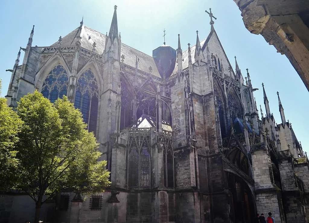 Vương Cung Thánh Đường Saint-Urbain: Viên Ngọc Gothic Của Nước Pháp