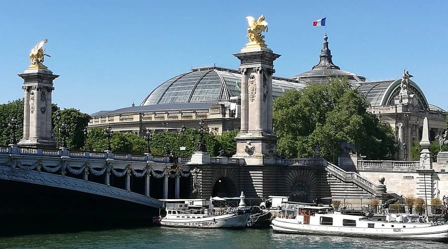 Khám Phá Các Địa Điểm Trong Phim Emily In Paris Khi Du Lịch Paris