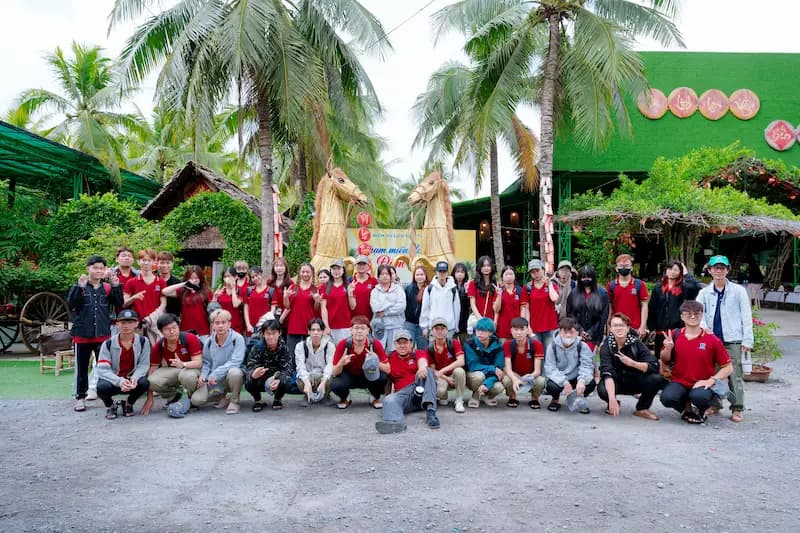 ĐOÀN ĐẠI HỌC NGUYỄN TẤT THÀNH - HÀNH TRÌNH KHÁM PHÁ KHU DU LỊCH LAN VƯƠNG