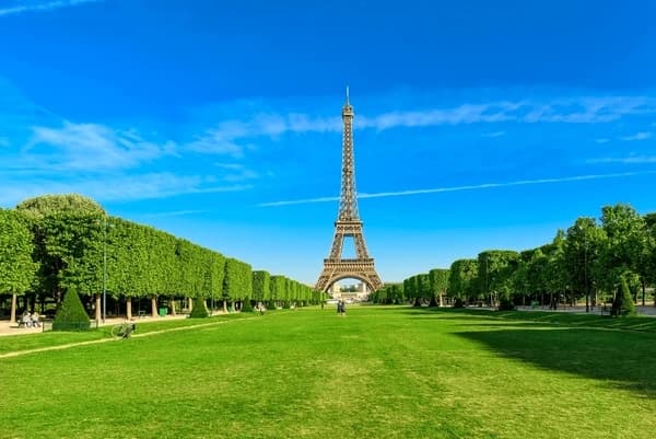 Công Viên Champ de Mars Paris: Góc Ngắm Tháp Eiffel Đẹp Và Lãng Mạn Nhất
