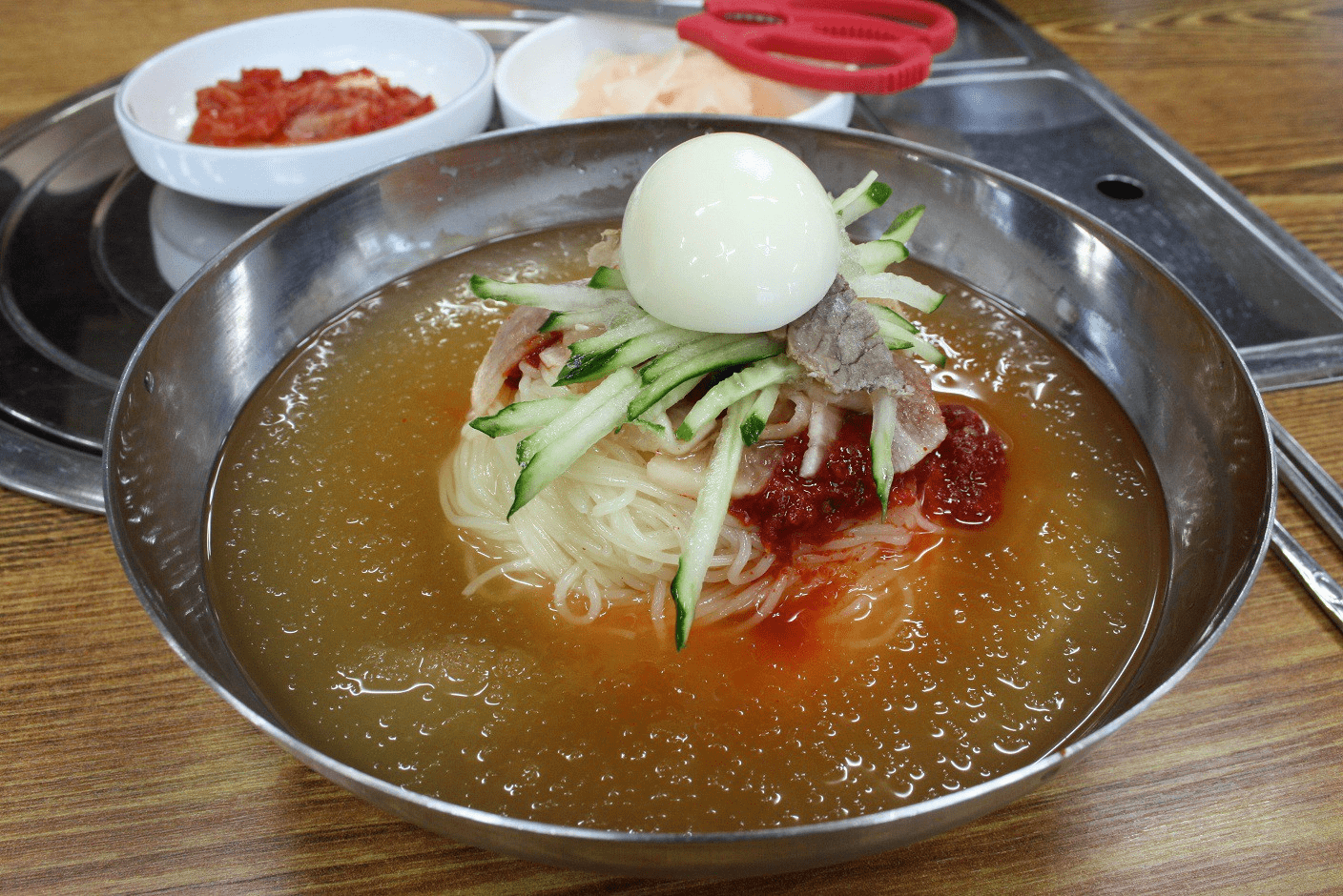 Thưởng thức món miến của ẩm thực Hàn Quốc