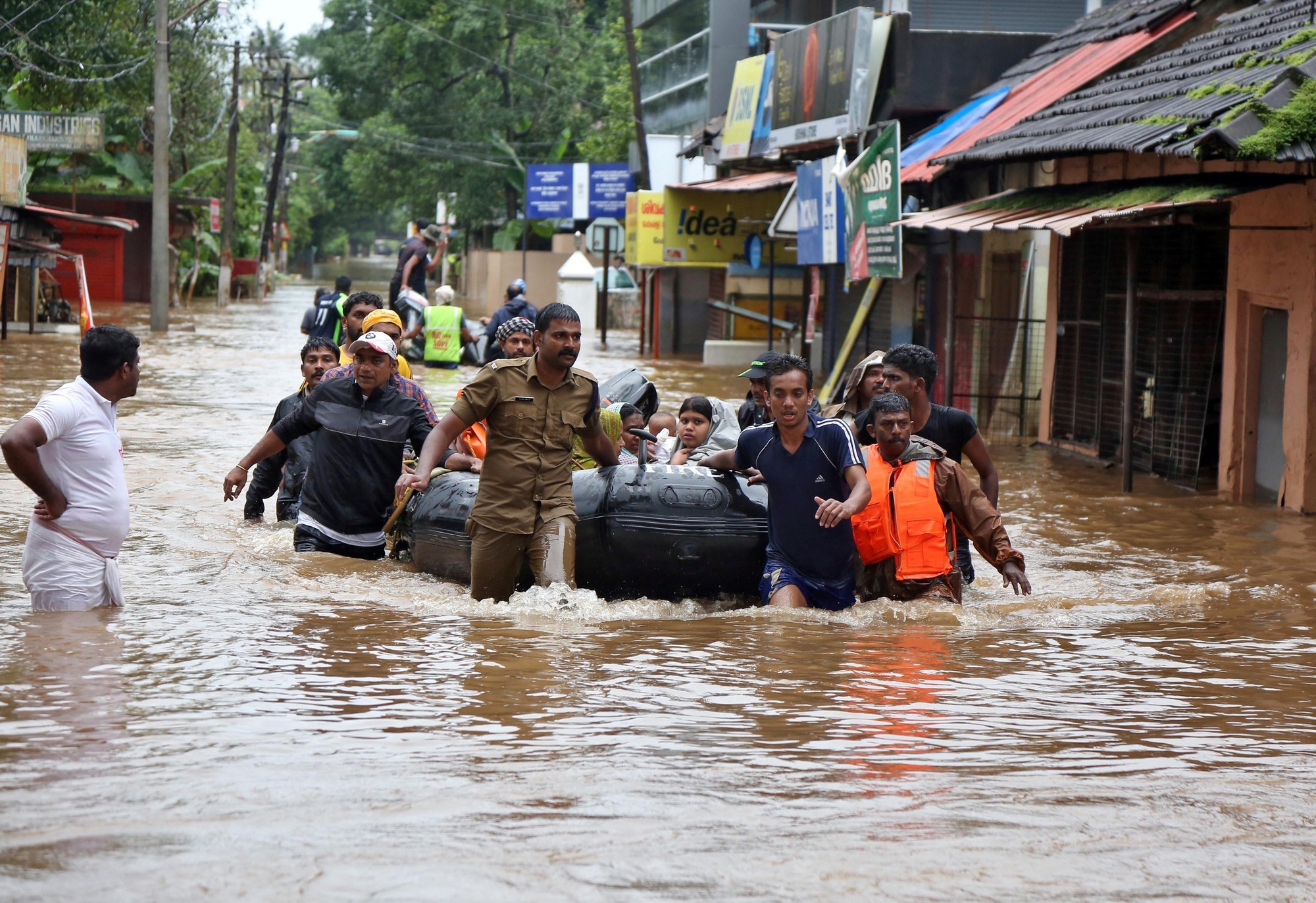Mưa lũ kéo dài vào mùa mưa ở Ấn Độ