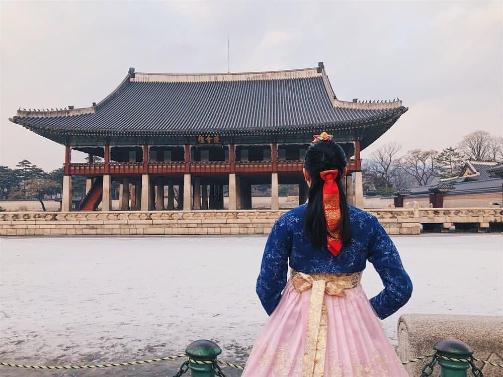 Thuê Hanbok chụp ảnh cùng cung điện Gyeongbokgung