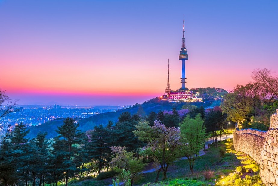 Ngắm nhìn toàn cảnh thành phố Seoul trên đỉnh Tháp Namsan
