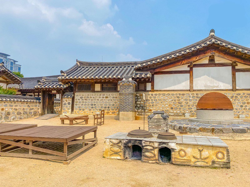 Làng văn hóa Hanok Namsangol nổi tiếng giữa lòng Seoul