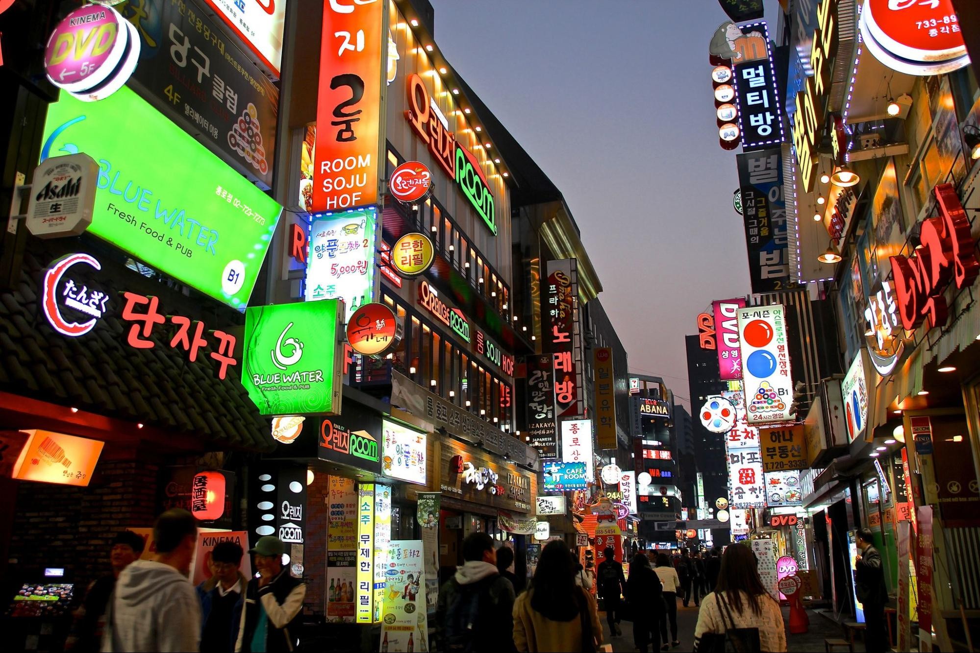Khám phá chợ đêm Myeongdong Hàn Quốc thoải mái thời gian