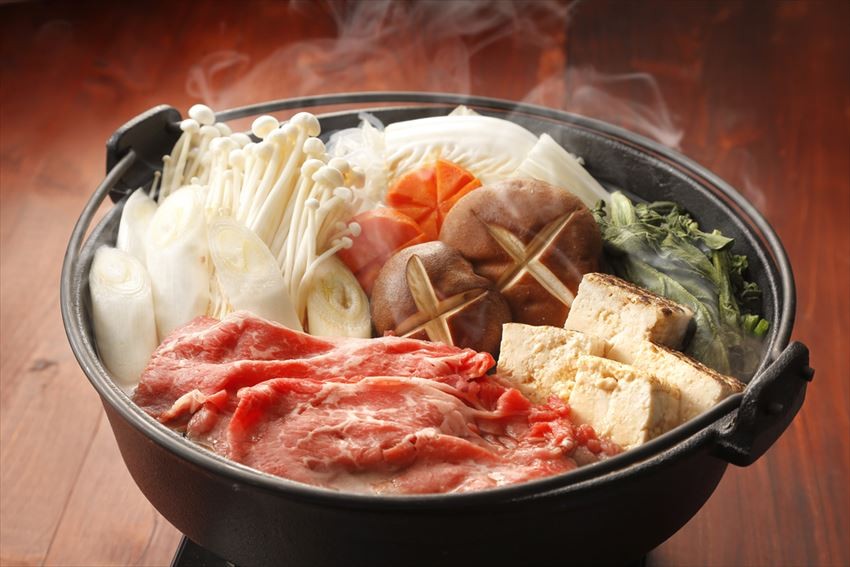 Sukiyaki - Món ngon không thể bỏ lỡ khi đến Nhật Bản