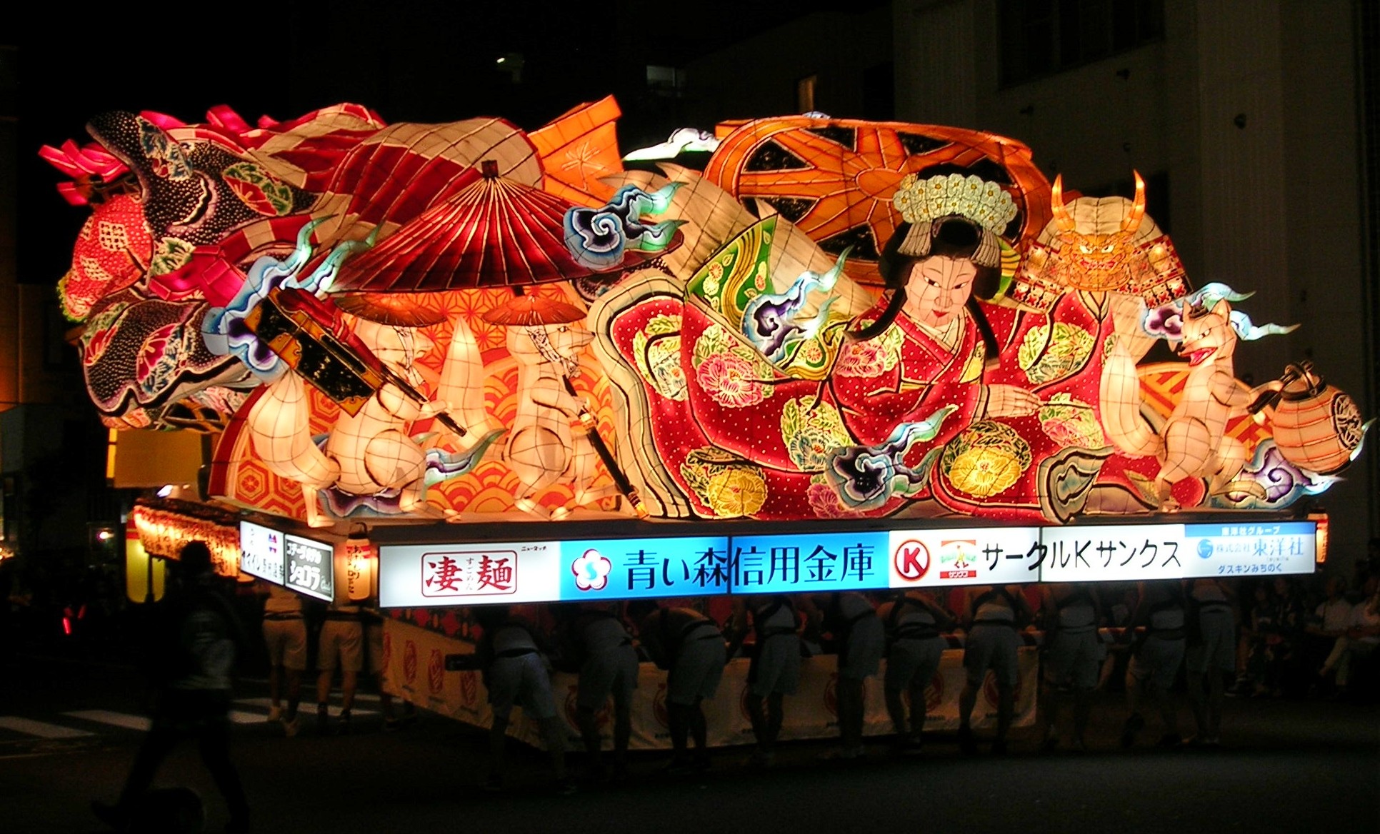 Lạc vào thế giới của những vị thần tại lễ hội Nebuta Matsuri rực rỡ nhất Nhật Bản