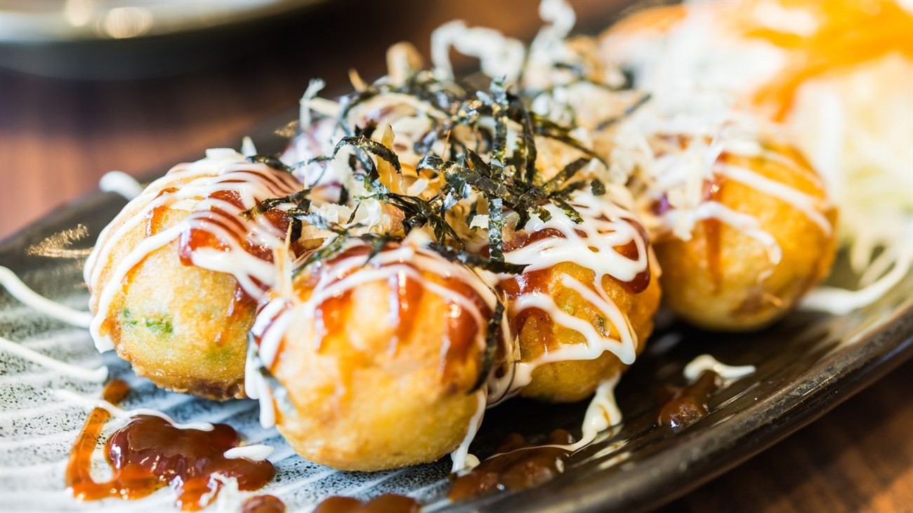 Takoyaki - món ăn nổi tiếng và đặc trưng nhất ở thành Osaka