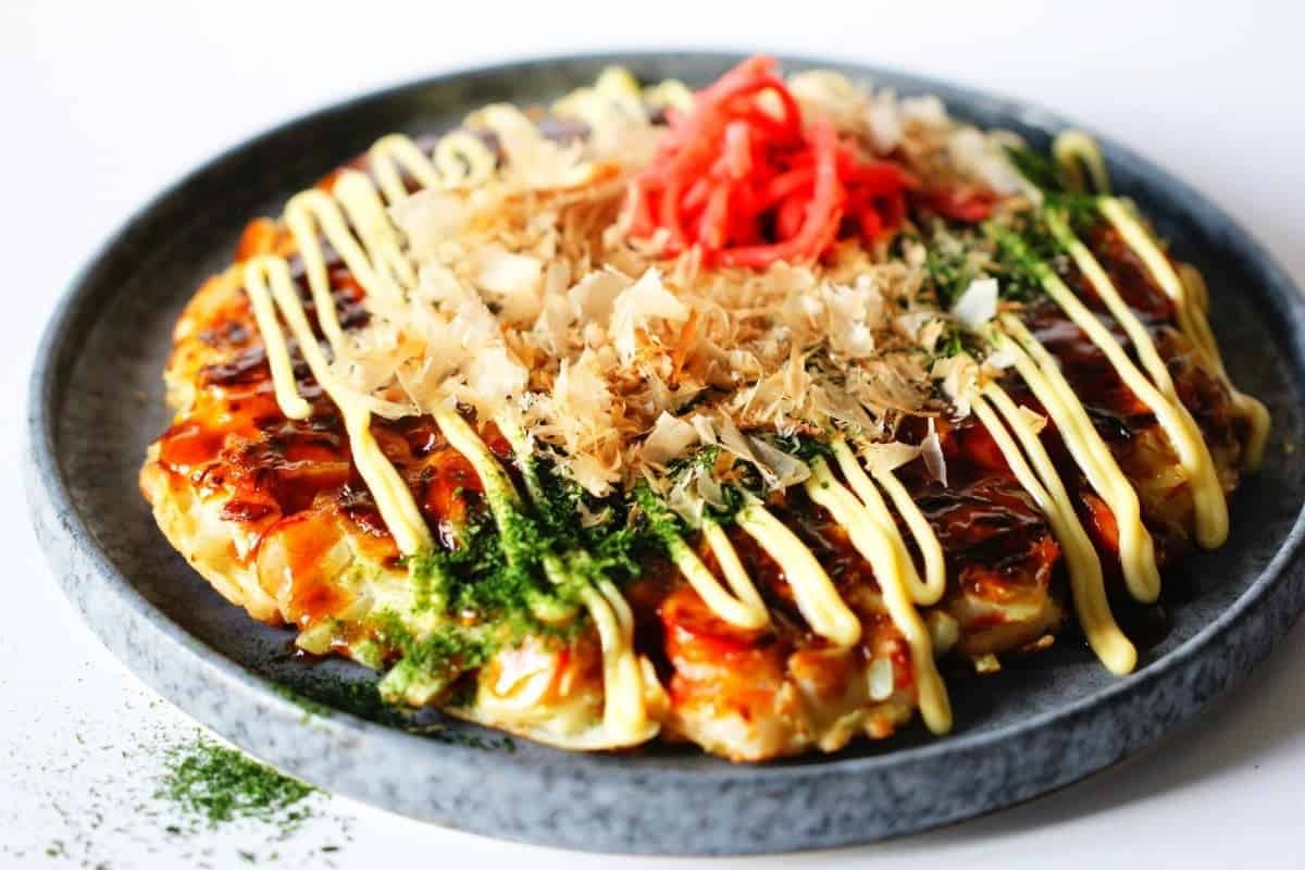 Okonomiyaki - món bánh Pizza Nhật Bản