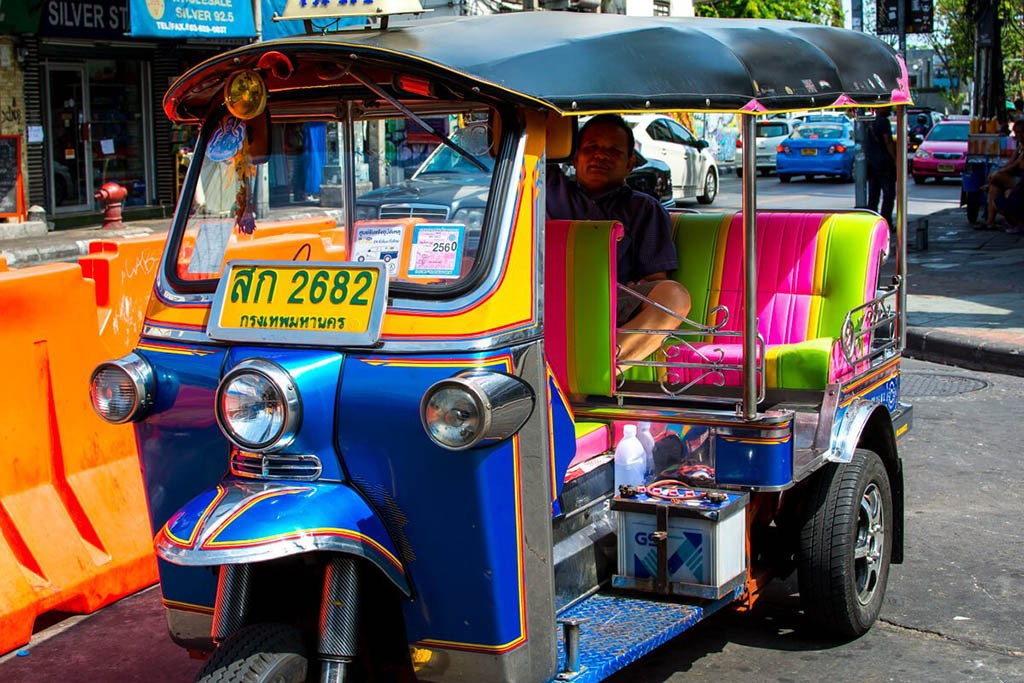 Tuk-tuk - phương tiện được nhiều du khách lựa chọn khi đến Thái Lan