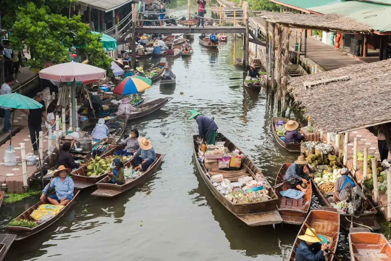 Chợ nổi Tha Kha