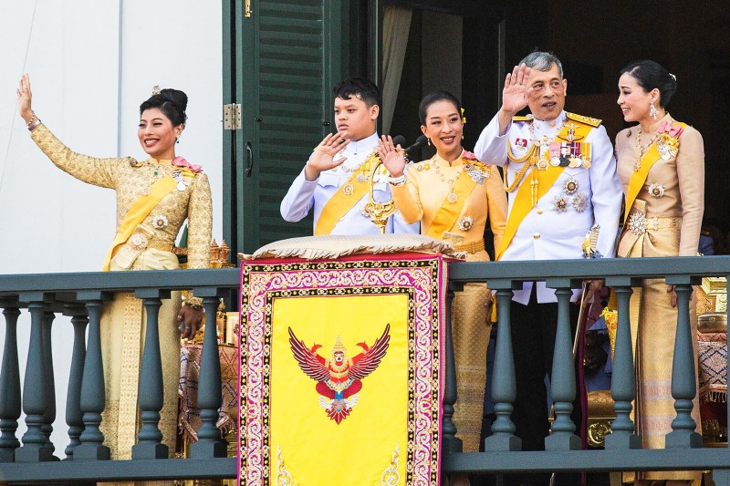 Các thành viên trong Hoàng gia rất được người dân Thái Lan tôn kính