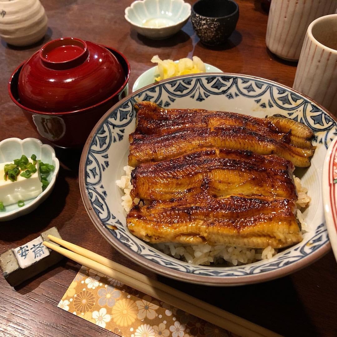 Món cơm lươn nướng sốt teriyaki