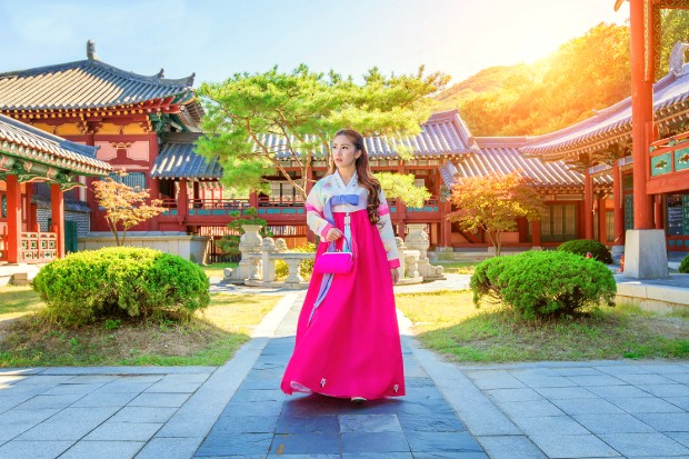 Chọn trang phục màu hồng khi du lịch Hàn Quốc tháng 9