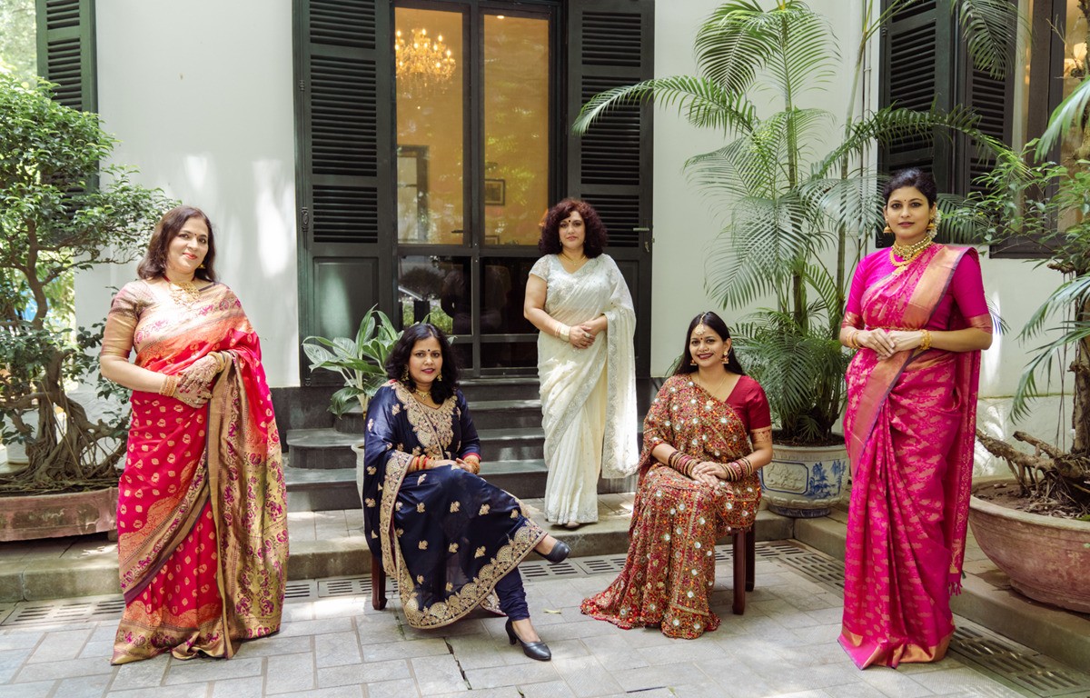Sari là trang phục truyền thống dành cho tất cả phụ nữ của Ấn Độ