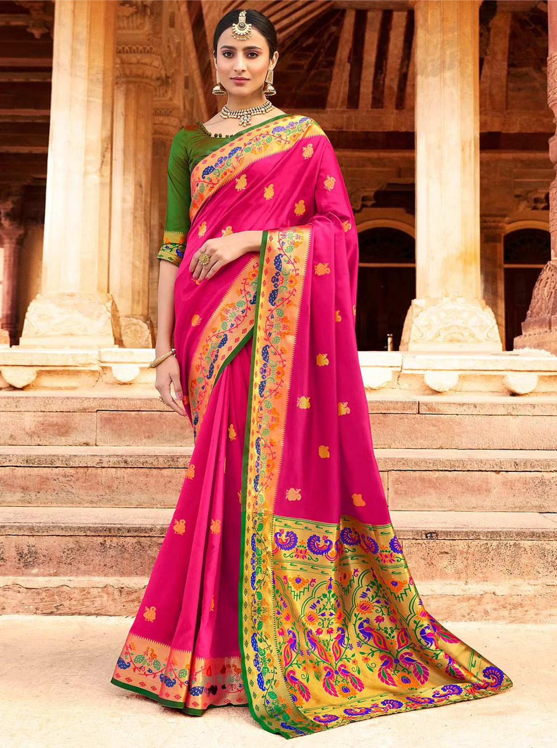 Sari truyền thống đại diện cho nền văn hóa Ấn Độ