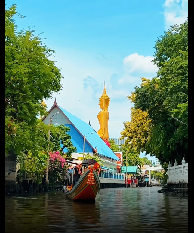 Ghé thăm Wat Paknam Bangkok du khách không thể bỏ qua trải nghiệm thú vị với khu chợ nổi