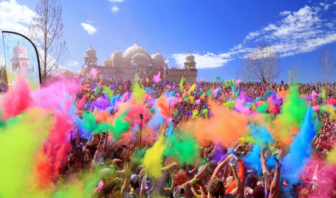 Lễ hội màu sắc Holi mang ý nghĩa mùa xuân, tình yêu và sự tha thứ