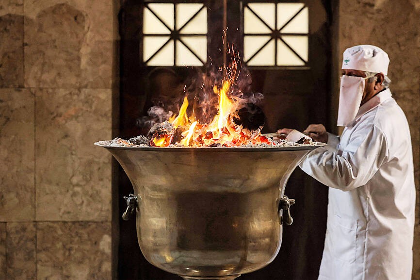 Zoroastrianism - một tôn giáo cổ xưa về thiện và ác