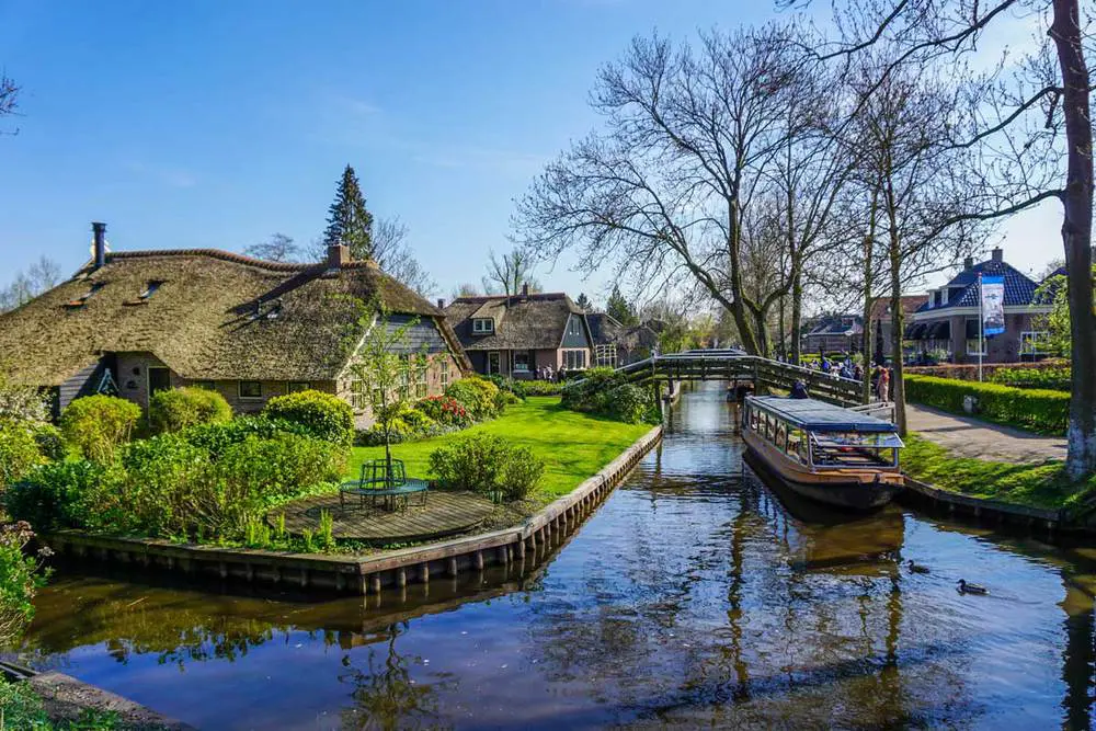 lang-giethoorn-10-1696835811.jpg