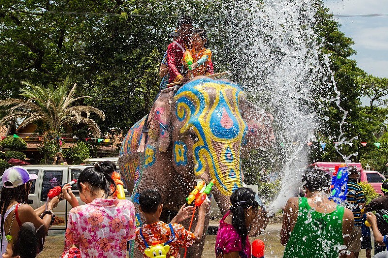 le-hoi-te-nuoc-songkran-thai-lan-2-1708923534.jpg