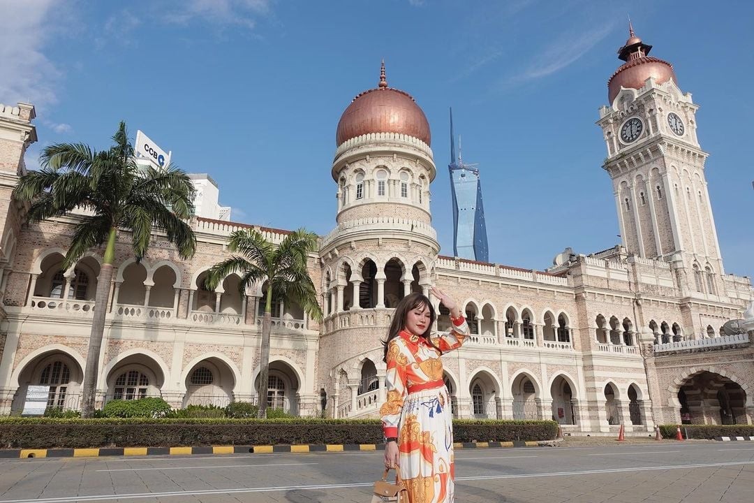 Ghé thăm Quảng trường Độc Lập Merdeka tráng lệ ở Kuala Lumpur, Malaysia