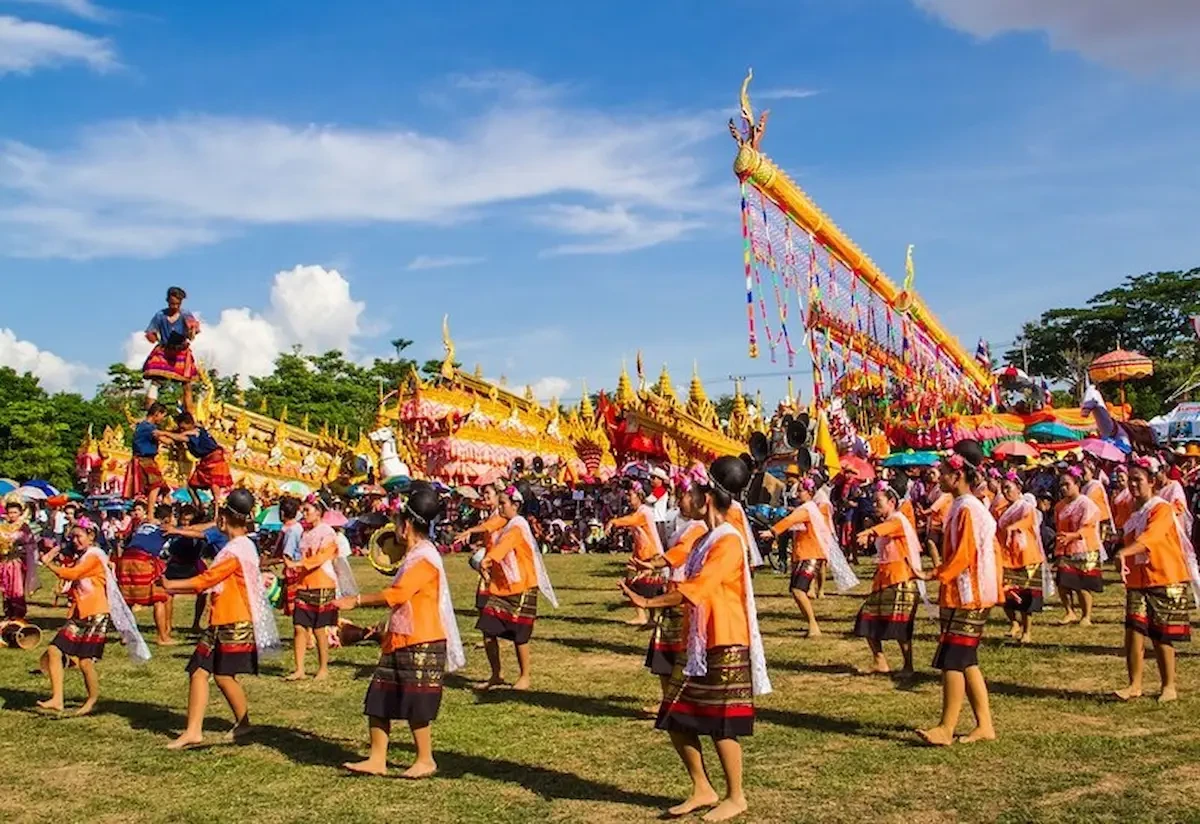 Lễ hội Phra Wessandon diễn ra vào tháng 6 tại các tỉnh miền Bắc như Chiang Mai.