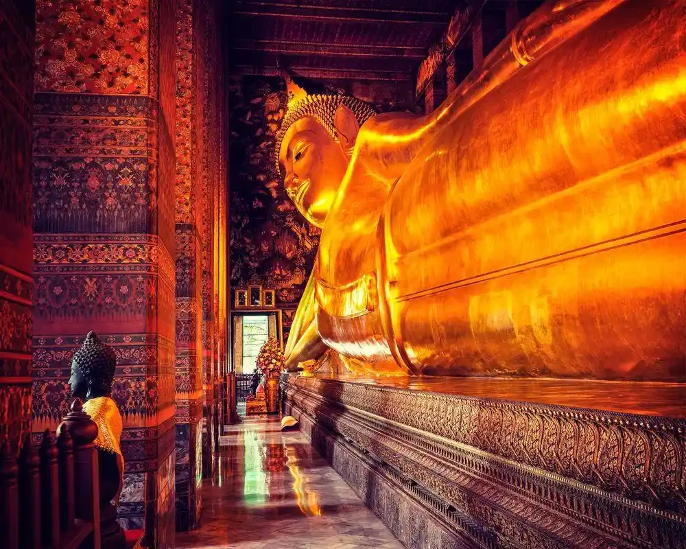 địa điểm tham quan khác gần tượng Phật Ngọc Wat Phra Kaew