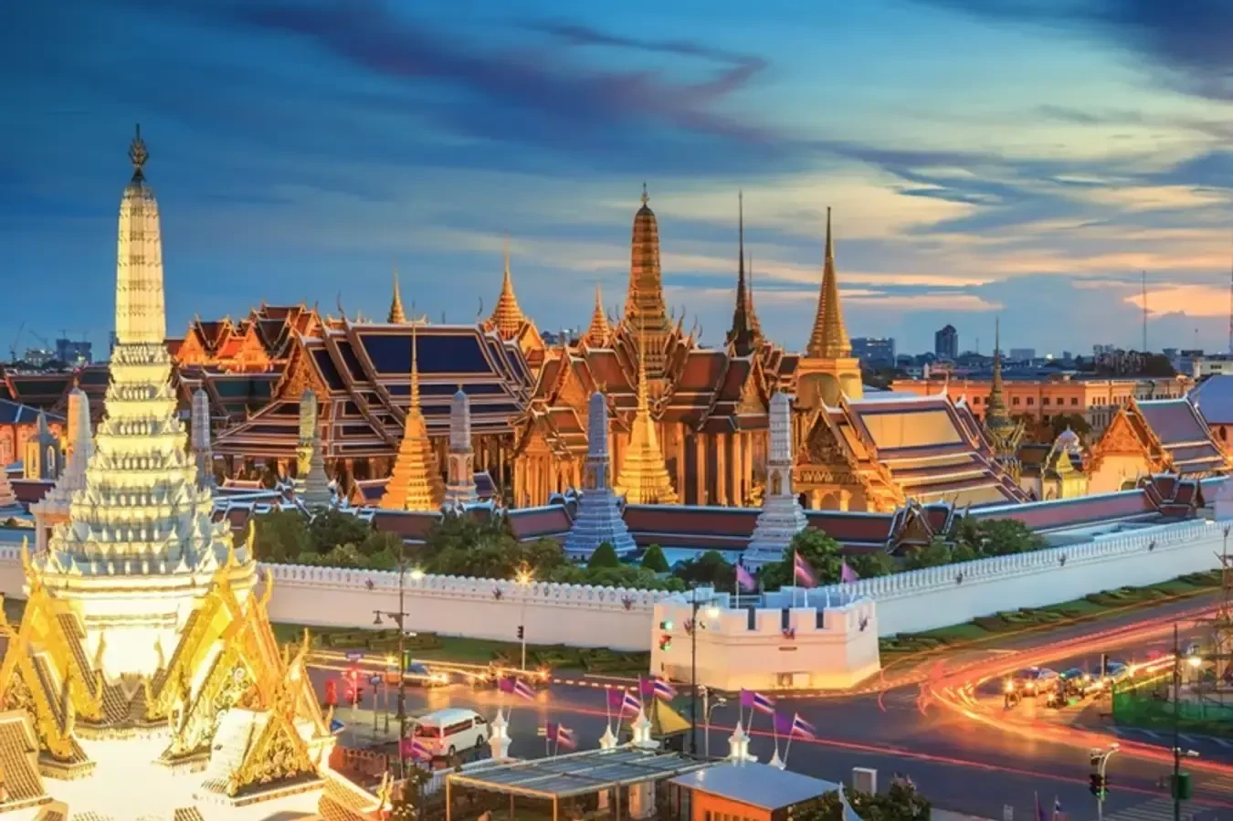 Tham quan tượng Phật Ngọc Wat Phra Kaew cùng Golden Smile Travel