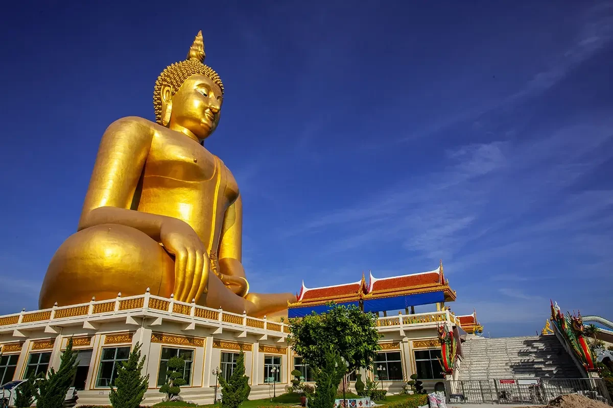 Tham quan tượng phật khổng lồ tại Thái cùng Golden Smile Travel