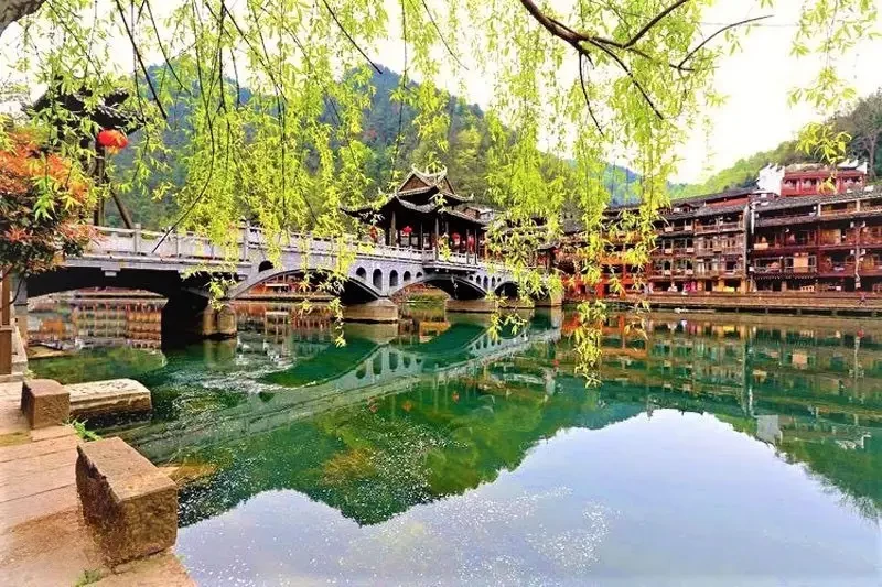 Mùa xuân Phượng Hoàng Cổ Trấn