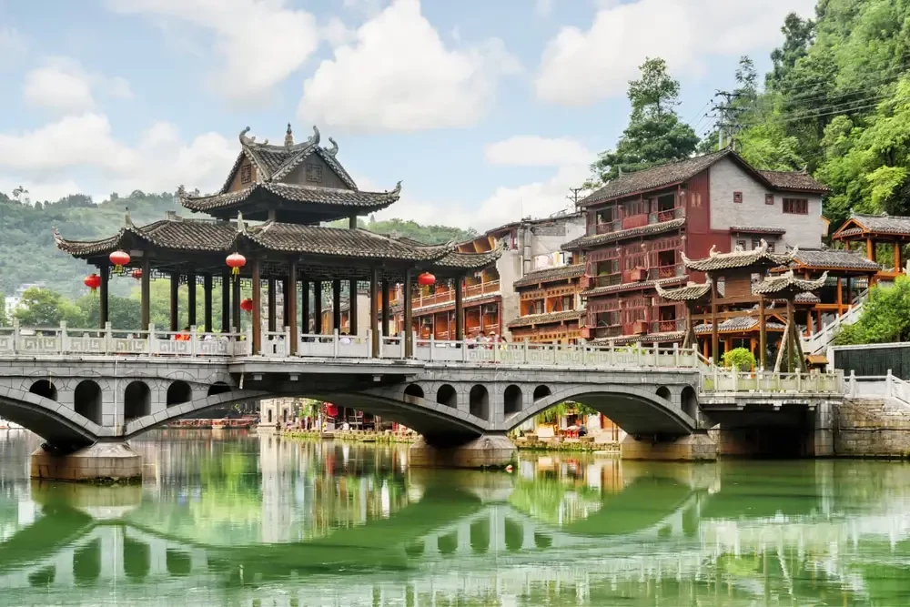 Phượng Hoàng Cổ Trấn