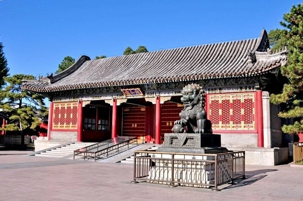 Đông Cung Môn