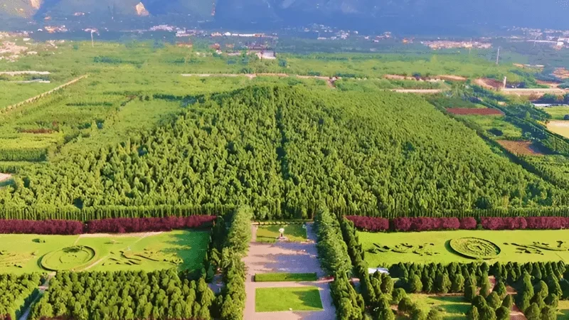 Mùa xuân và mùa thu là thời điểm lý tưởng tham quan lăng mộ