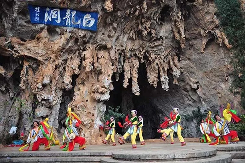 Khu thắng cảnh hang Maitreya Bailong