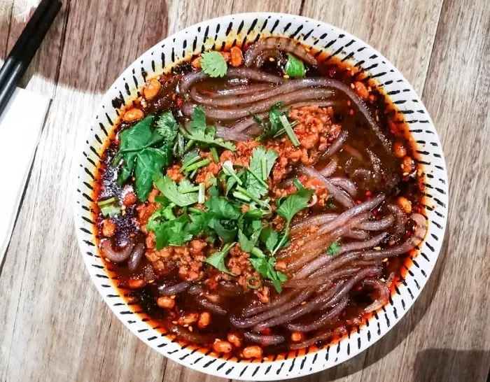 Suan La Fen (mì khoai lang chua cay)