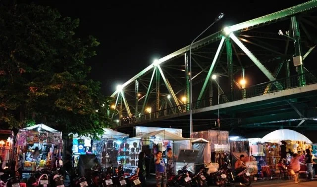 Chợ đêm Saphan Phut Bangkok