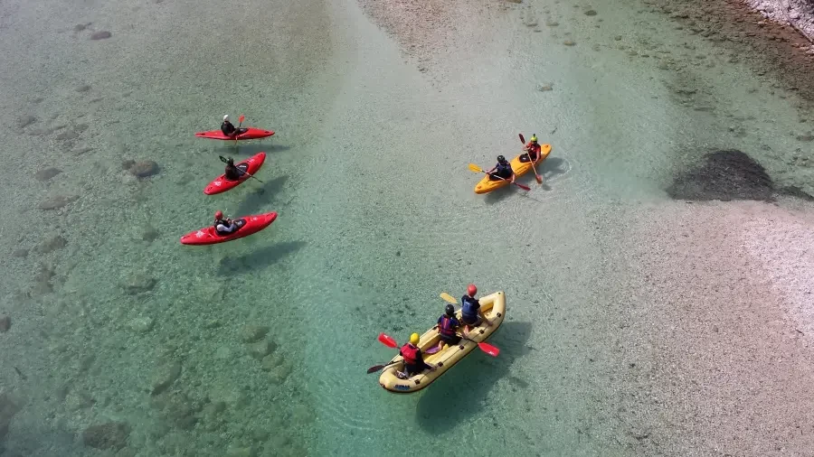 Chèo thuyền kayak hoặc thuyền buồm