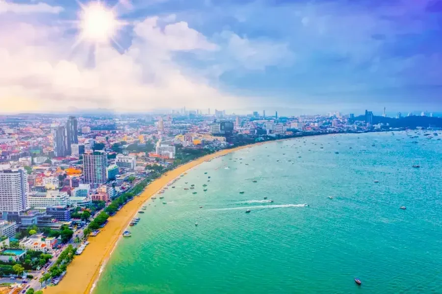 Thời điểm lý tưởng nhất để đến bãi biển Pattaya là từ tháng 11 đến tháng 2
