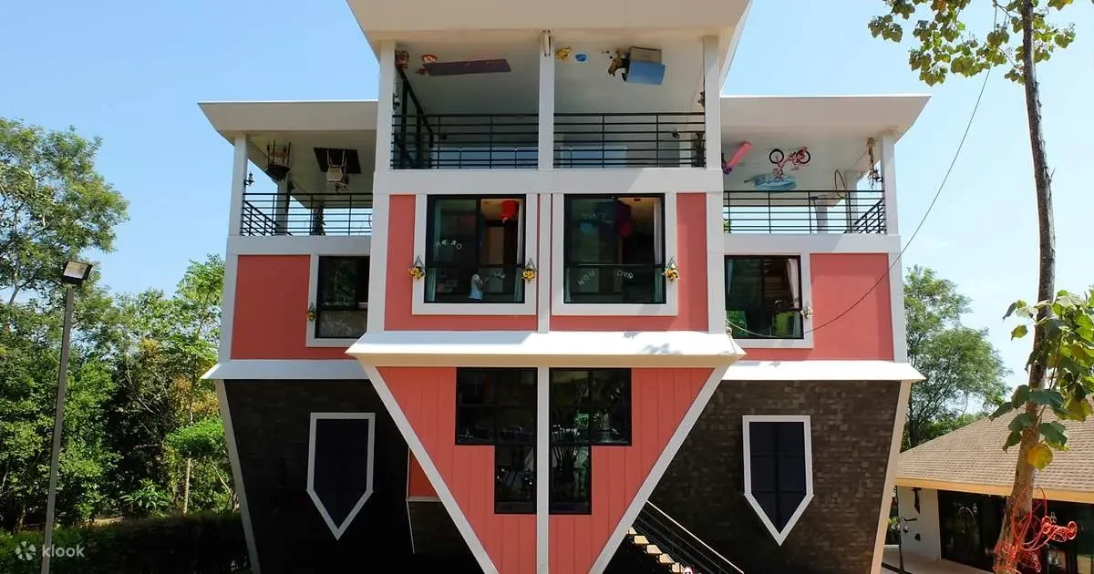 Baan Teelanka (Nhà Lộn Ngược)