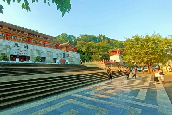 Cổng vòm núi