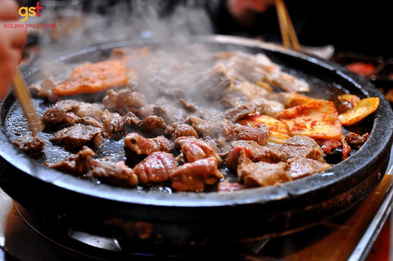 Điều khác biệt ở đây là thịt nướng ở Hàn Quốc sẽ không ướp, theo họ như vậy sẽ giữ nguyên hương vị của thịt
