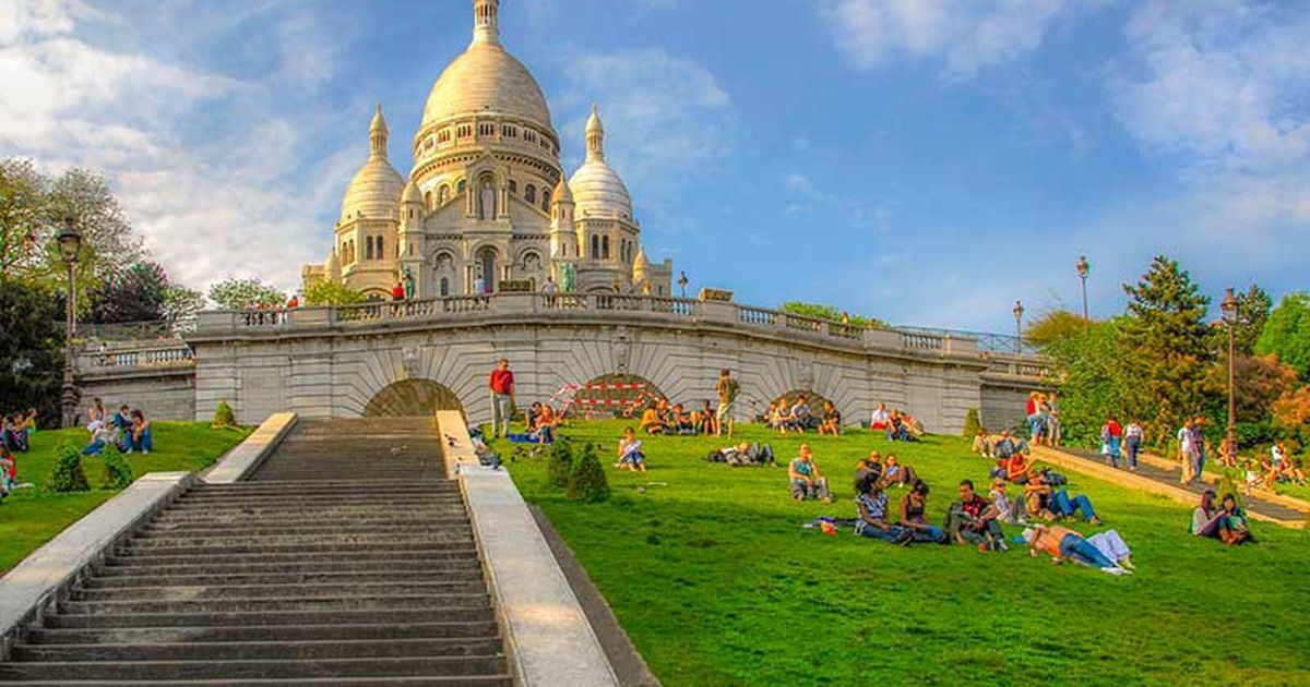 Đồi Montmartre - khung cảnh bình yên và lãng mạn trên đất Pháp