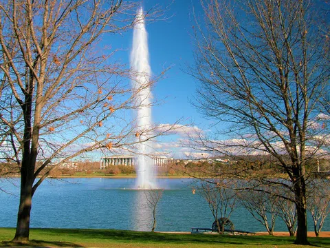 Tháp phun nước Captain Cook - Điểm đến lý tưởng cho chuyến du lịch Canberra 