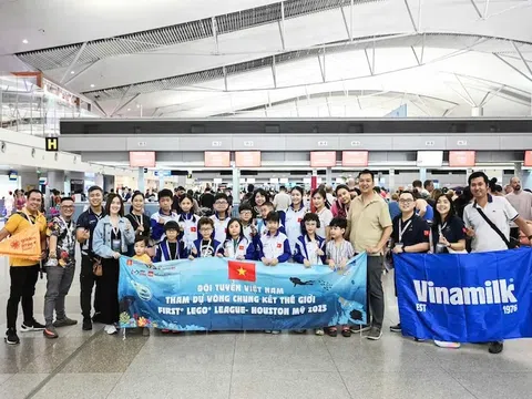 ĐỘI TUYỂN ROBOTACON XUẤT CHINH ĐẾN VÒNG CHUNG KẾT THẾ GIỚI FIRST® CHAMPIONSHIP 2025 TẠI HOUSTON