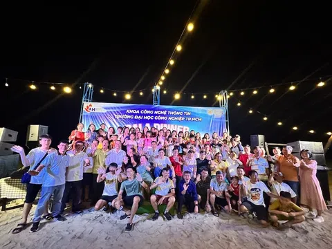 ĐOÀN KHOA CNTT – ĐẠI HỌC CÔNG NGHIỆP TP.HCM: HÀNH TRÌNH GẮN KẾT & TRẢI NGHIỆM BIỂN XANH VĨNH HY – CAM RANH