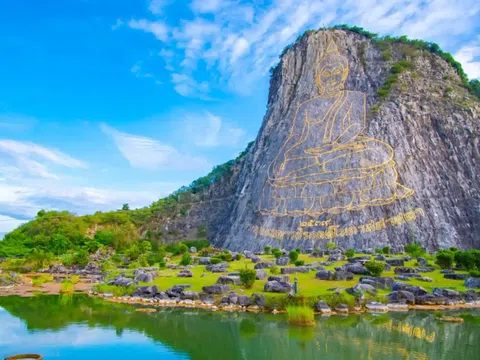 Tượng Trân Bảo Phật Sơn (Khao Chee Chan): Tượng Phật Khắc Trên Núi Tại Thái Lan